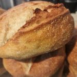 Miért hagyja el az élesztőt: Hogyan befolyásolja a kovászos kenyér az emésztést és az egészséget? miert-hagyja-el-az-elesztot-hogyan-befolyasolja-a-kovaszos-kenyer.jpg